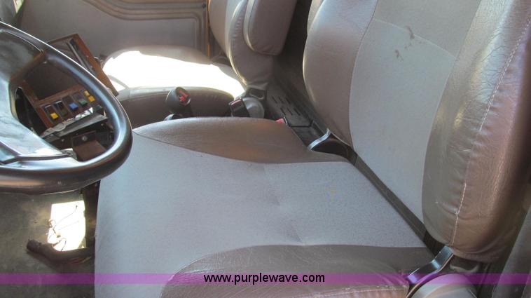 image for item E3855 2002 International 2554 dump truck