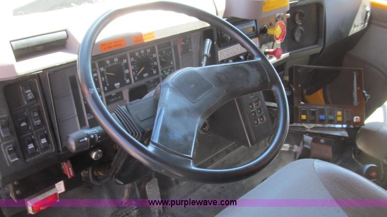 image for item E3855 2002 International 2554 dump truck