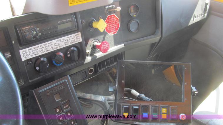 image for item E3855 2002 International 2554 dump truck