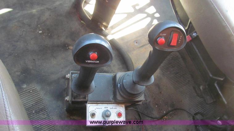 image for item E3855 2002 International 2554 dump truck