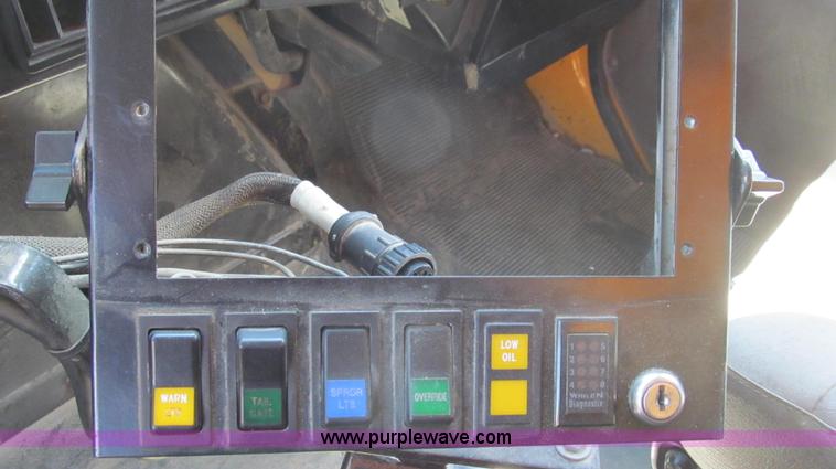 image for item E3855 2002 International 2554 dump truck