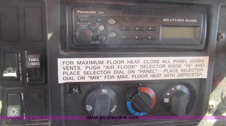 image for item E3855 2002 International 2554 dump truck