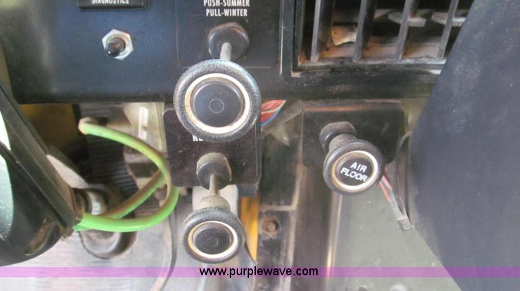 image for item E3855 2002 International 2554 dump truck