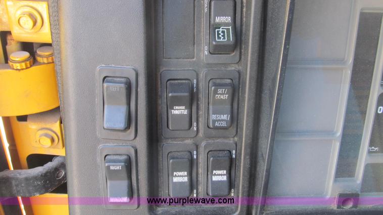 image for item E3855 2002 International 2554 dump truck