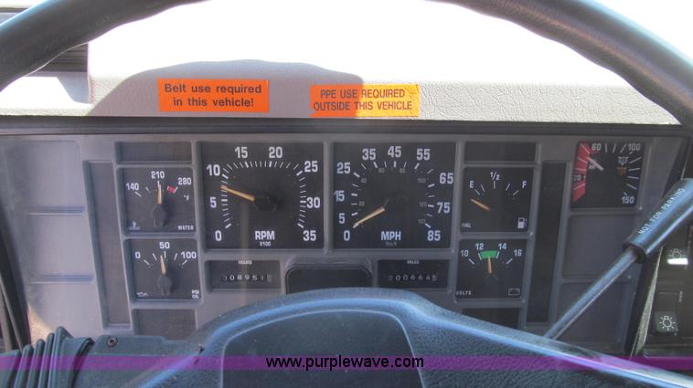 image for item E3855 2002 International 2554 dump truck