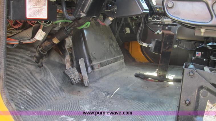 image for item E3855 2002 International 2554 dump truck