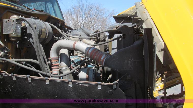 image for item E3855 2002 International 2554 dump truck