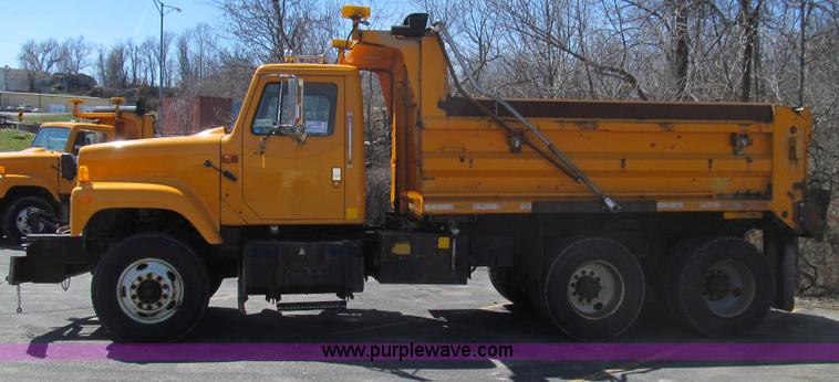 image for item E3856 2002 International 2554 dump truck