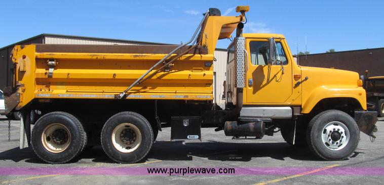image for item E3856 2002 International 2554 dump truck