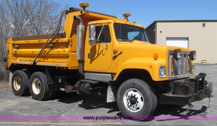 image for item E3856 2002 International 2554 dump truck