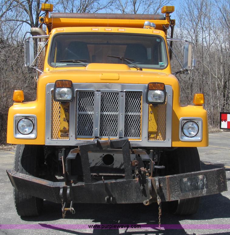 image for item E3856 2002 International 2554 dump truck