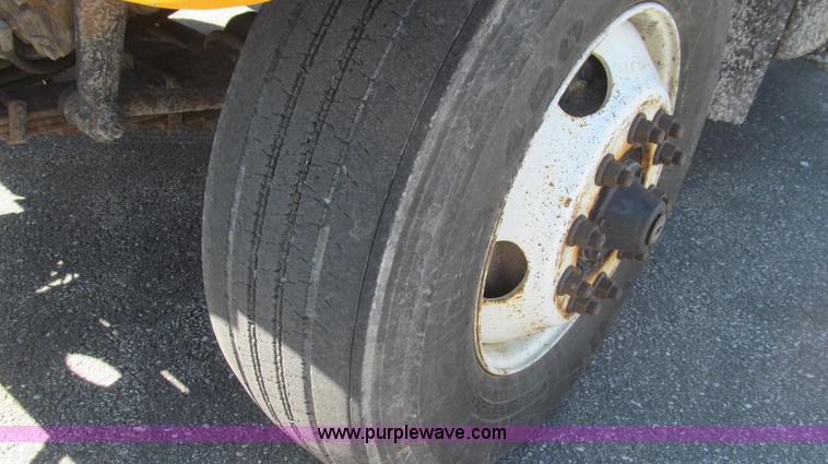 image for item E3856 2002 International 2554 dump truck