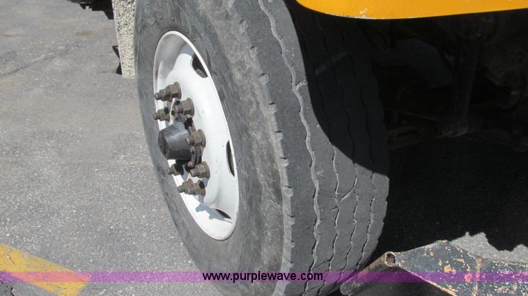 image for item E3856 2002 International 2554 dump truck