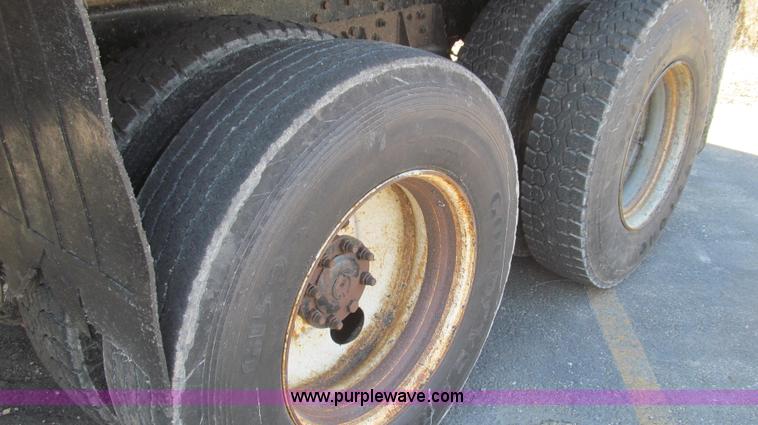 image for item E3856 2002 International 2554 dump truck