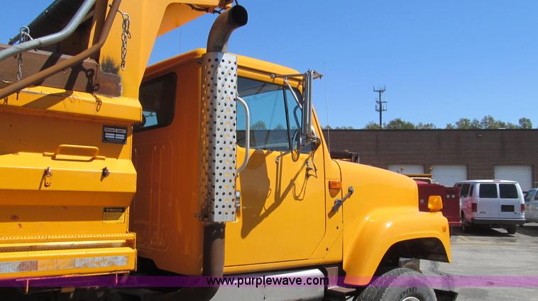 image for item E3856 2002 International 2554 dump truck