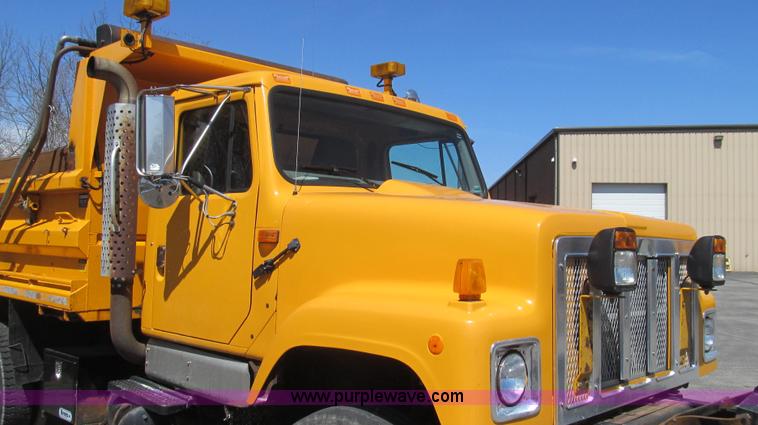 image for item E3856 2002 International 2554 dump truck
