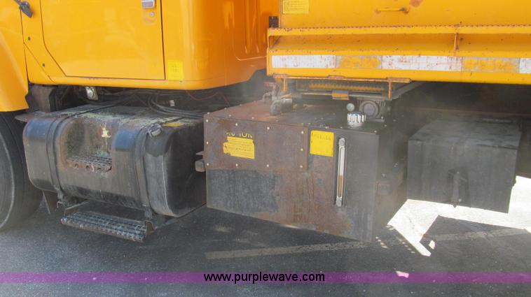 image for item E3856 2002 International 2554 dump truck