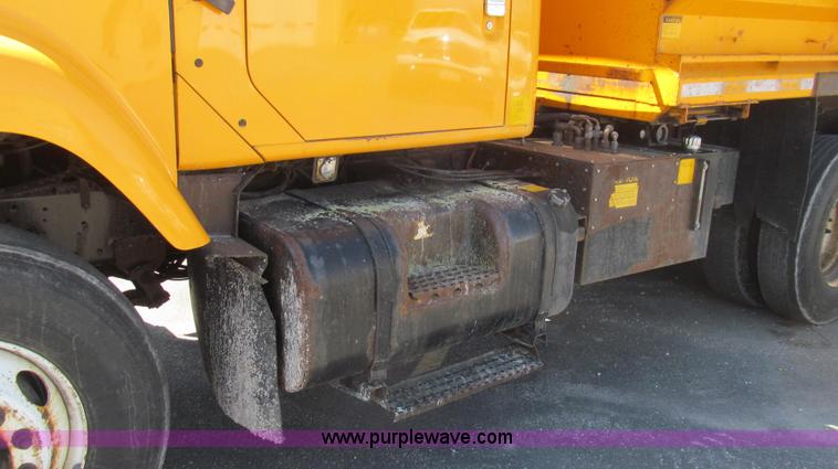 image for item E3856 2002 International 2554 dump truck