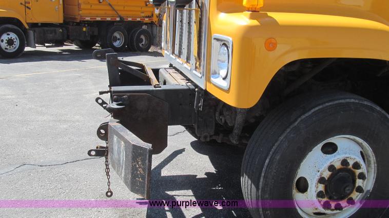 image for item E3856 2002 International 2554 dump truck