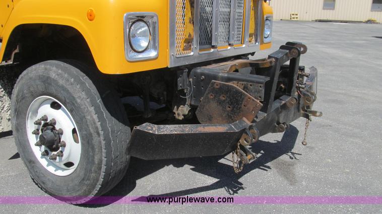 image for item E3856 2002 International 2554 dump truck