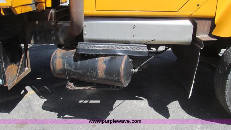 image for item E3856 2002 International 2554 dump truck