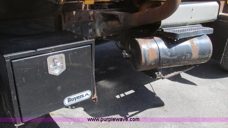 image for item E3856 2002 International 2554 dump truck