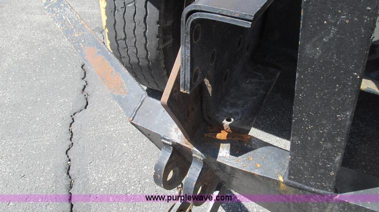 image for item E3856 2002 International 2554 dump truck