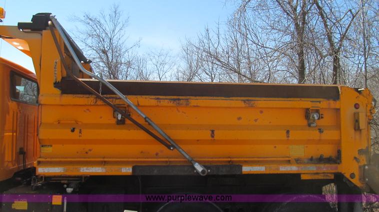 image for item E3856 2002 International 2554 dump truck