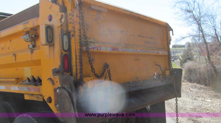 image for item E3856 2002 International 2554 dump truck