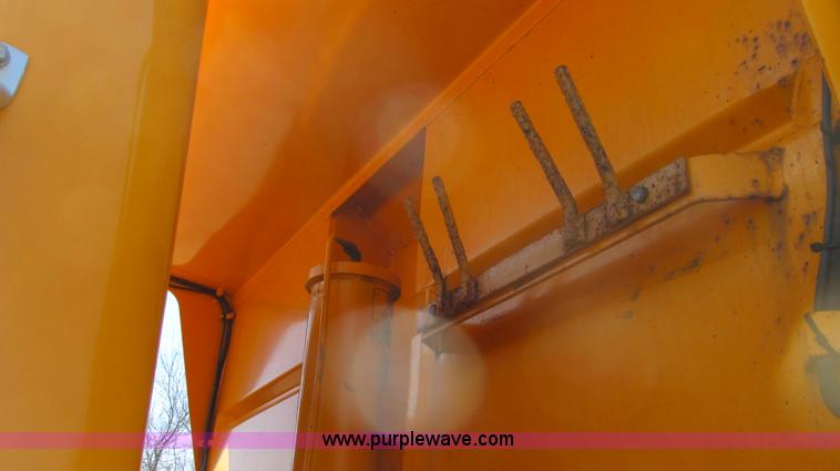 image for item E3856 2002 International 2554 dump truck