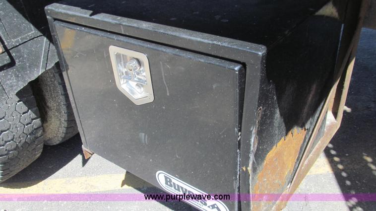 image for item E3856 2002 International 2554 dump truck