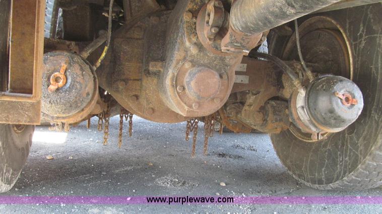 image for item E3856 2002 International 2554 dump truck