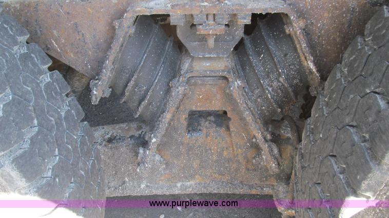 image for item E3856 2002 International 2554 dump truck