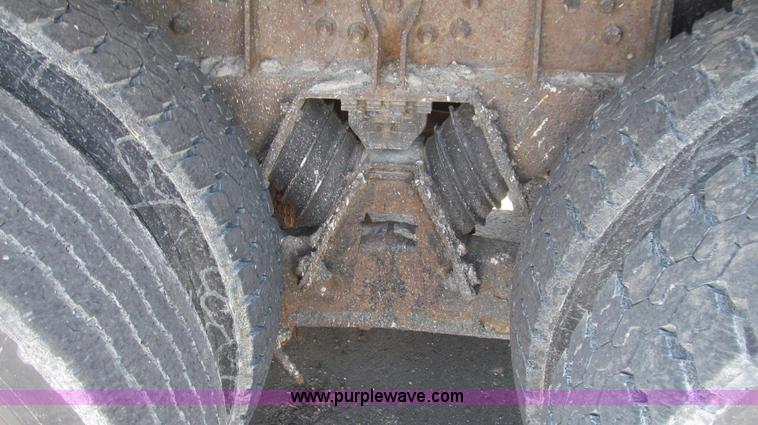 image for item E3856 2002 International 2554 dump truck