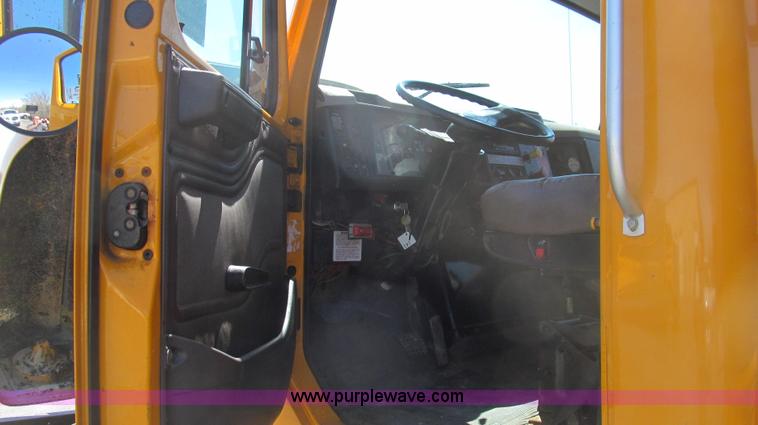 image for item E3856 2002 International 2554 dump truck