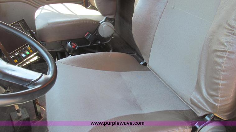 image for item E3856 2002 International 2554 dump truck