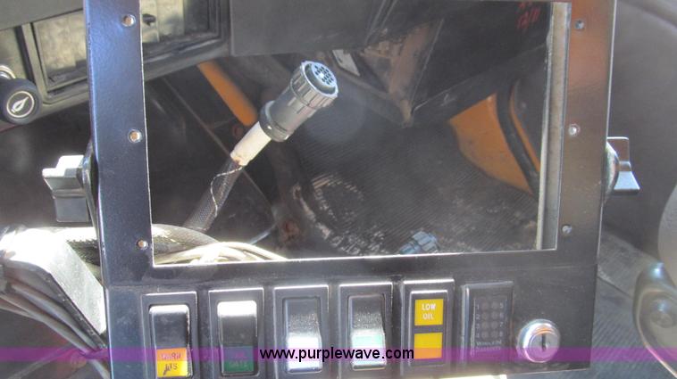 image for item E3856 2002 International 2554 dump truck