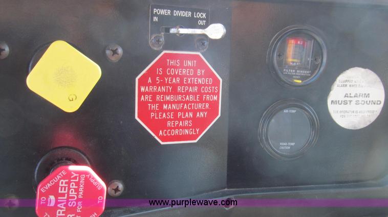 image for item E3856 2002 International 2554 dump truck