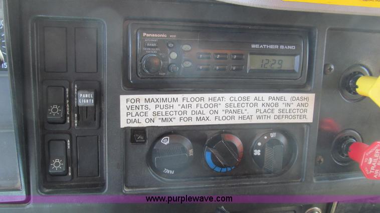 image for item E3856 2002 International 2554 dump truck