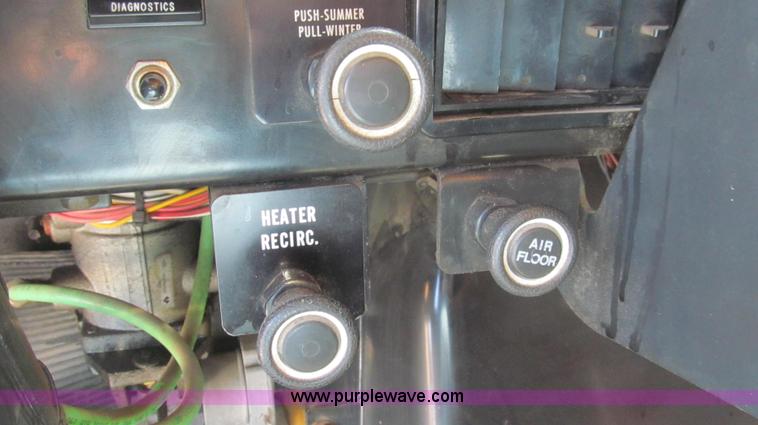 image for item E3856 2002 International 2554 dump truck