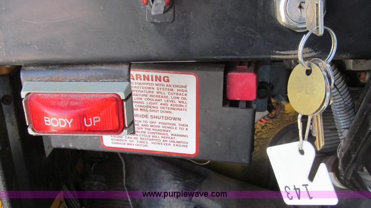 image for item E3856 2002 International 2554 dump truck