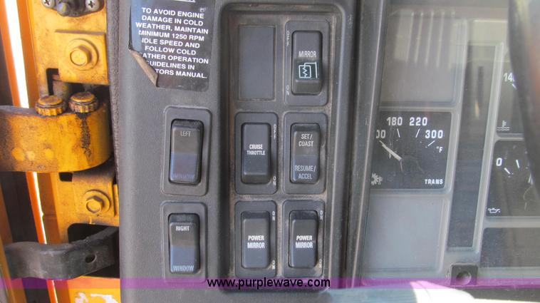 image for item E3856 2002 International 2554 dump truck