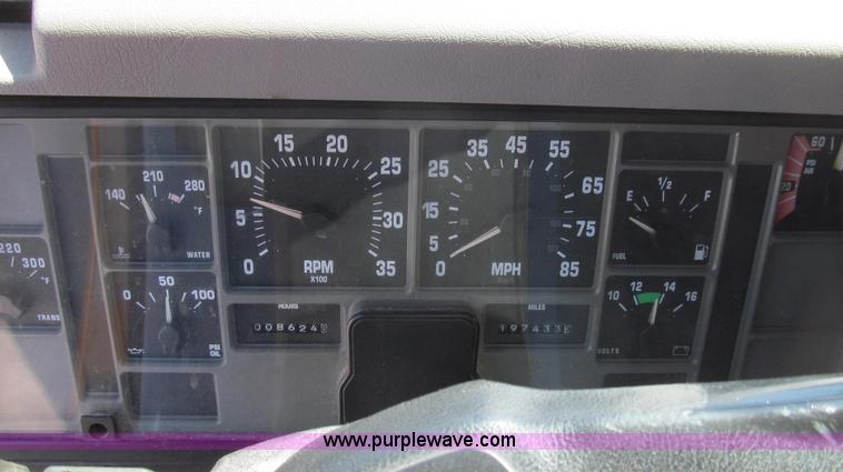 image for item E3856 2002 International 2554 dump truck