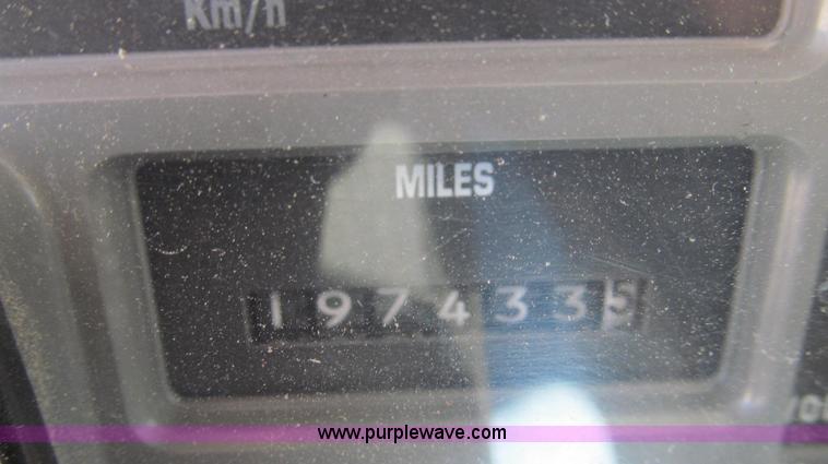 image for item E3856 2002 International 2554 dump truck