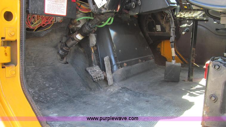 image for item E3856 2002 International 2554 dump truck