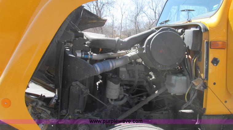 image for item E3856 2002 International 2554 dump truck