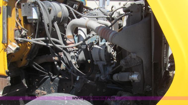 image for item E3856 2002 International 2554 dump truck