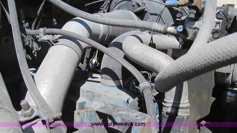 image for item E3856 2002 International 2554 dump truck