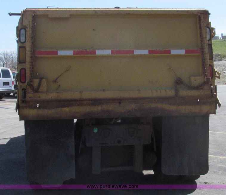 image for item E3857 1999 International 4900 dump truck