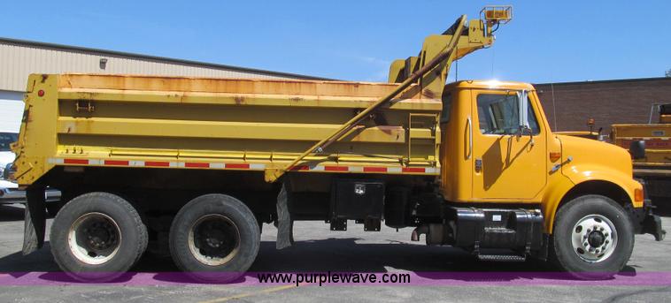 image for item E3857 1999 International 4900 dump truck